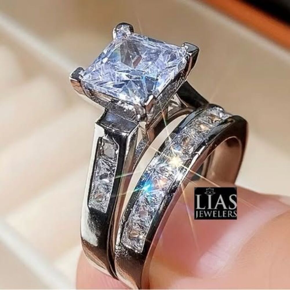 Brand New 18k White Gold Wedding Ring Set